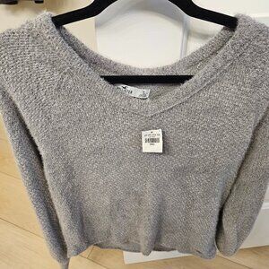 NWT Hollister Gray V-Neck sweater, size S